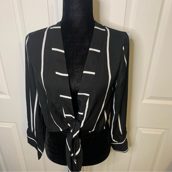 PrettyLittleThing Monochrome Blouse - Picture 2 of 5